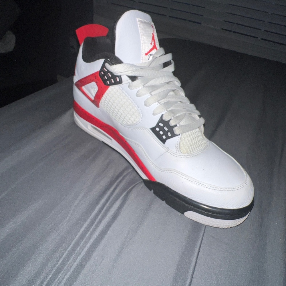 Jordan 4 retros ( Red Cement)